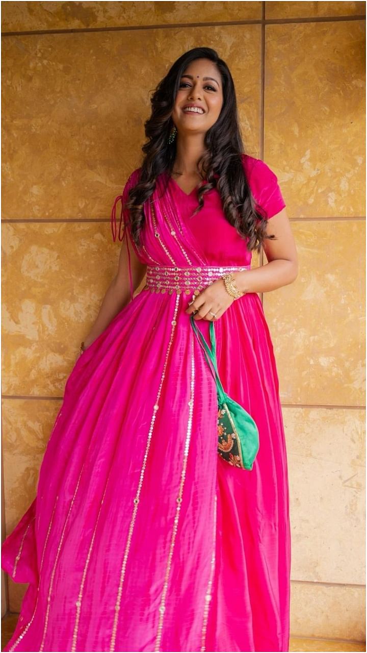 7 ways to convert old saree into party wear,make new dress,refashion old  clothes | Anarkali dress pattern, Party wear frocks, Recycled dress