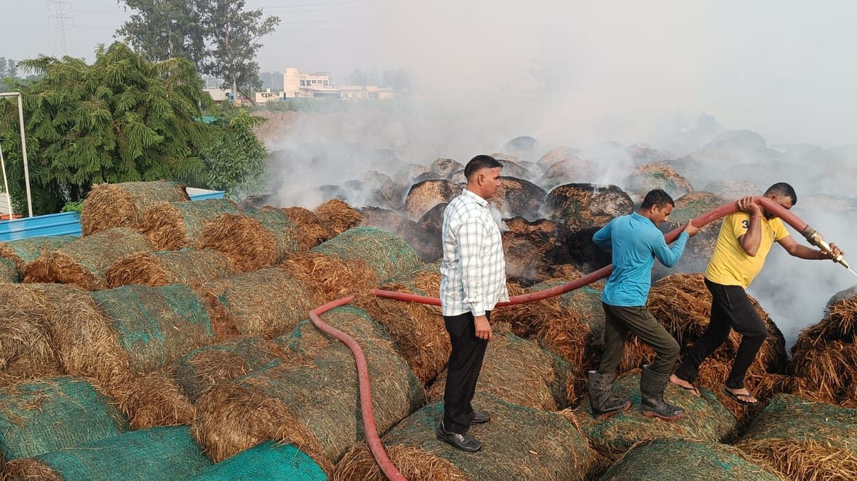 A fire broke out in stubble bundles in village Santadi, after 14 hours of hard work, the fire was brought under control
