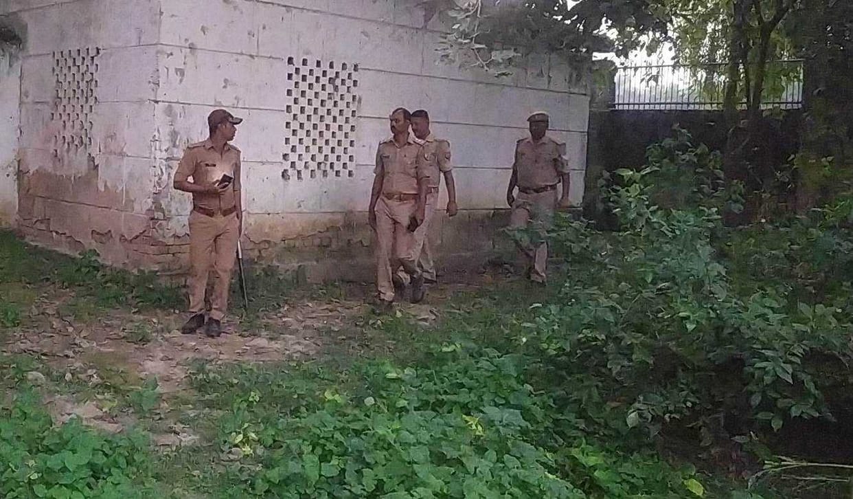 The prisoner admitted to the district hospital escaped