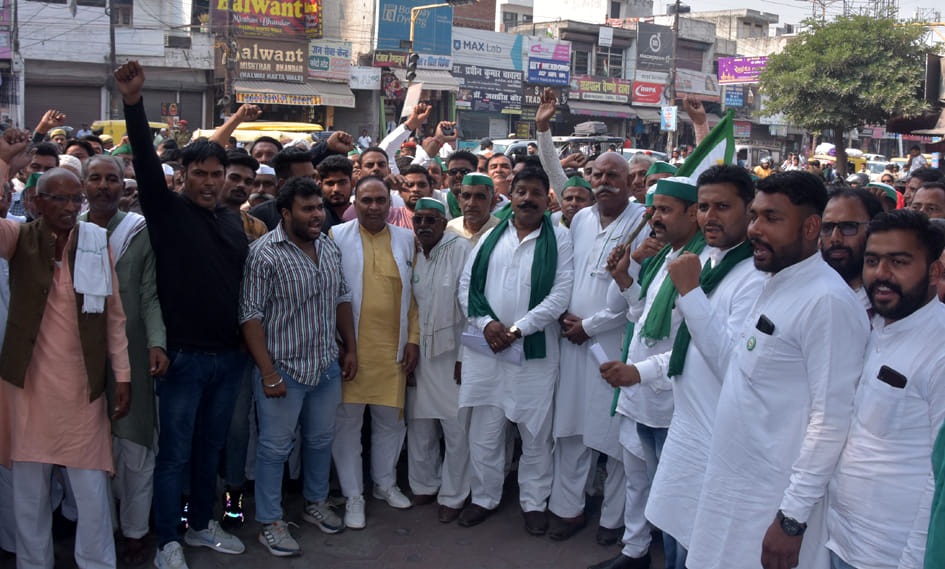 Demonstration of BKU apolitical at DM office