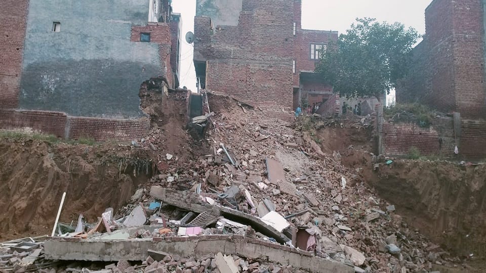 three story building collapse in sahihabadm cracks on many houses