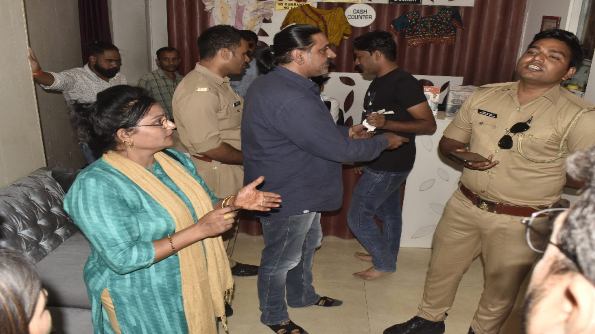 Meerut: Woman sets sari on fire in front of showroom, creates ruckus