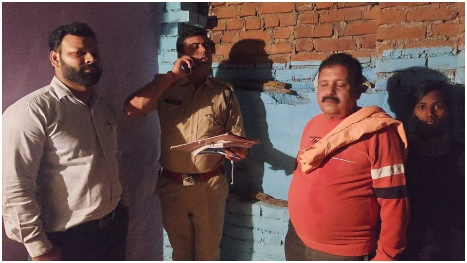 MP News Mother hanged with two daughters in Damoh