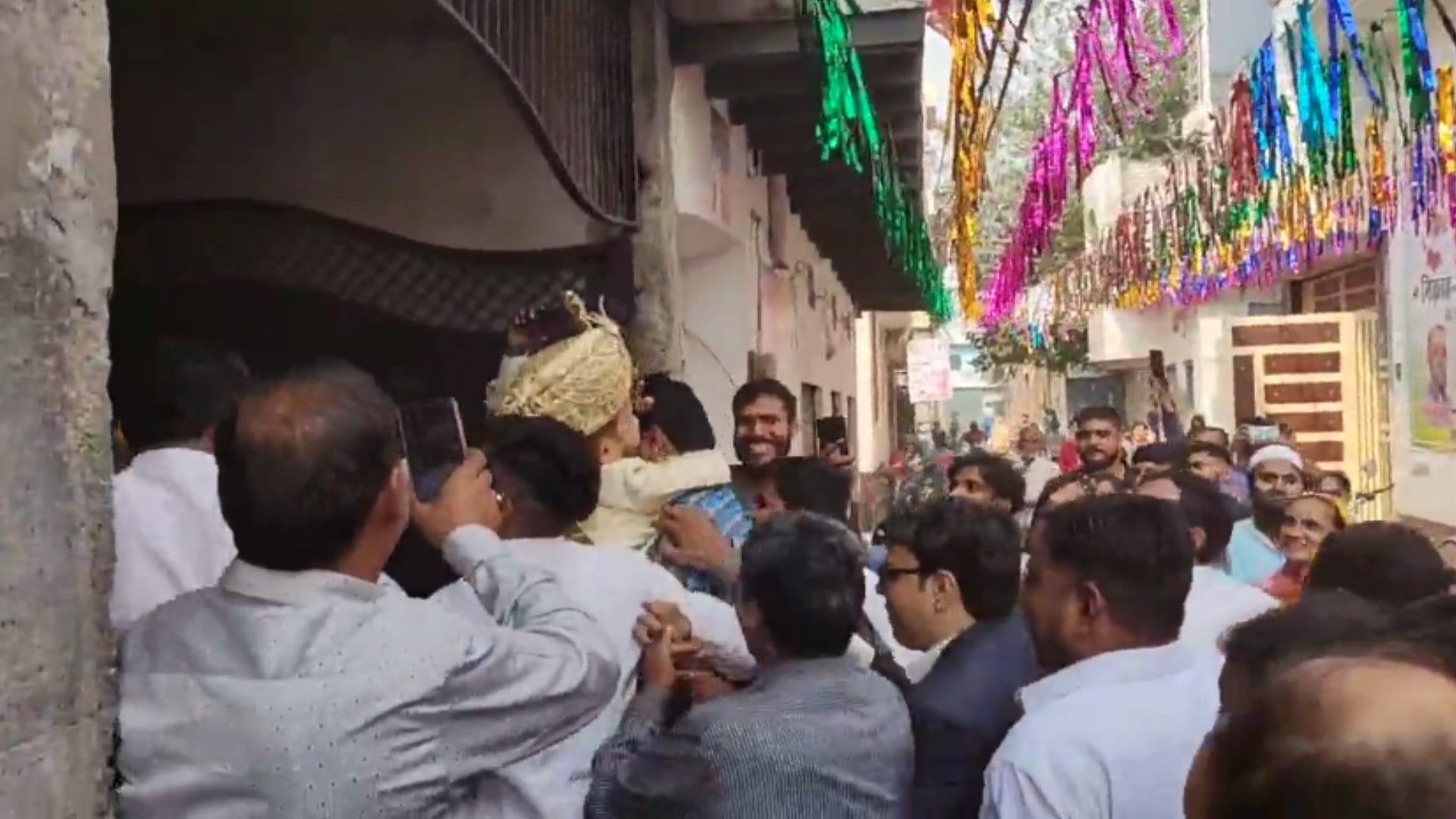 Azim Mansoori has married with Bushra of Hapur and see images of Programme