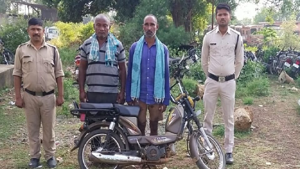 Bilaspur Police arrested two cattle smugglers BJP raised questions on the intention of the government regardin