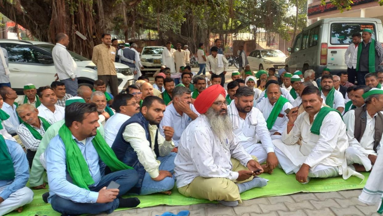 Bijnor: Farmers roared in the Collectorate for rights, raised demands related to sugarcane payment - stray ani