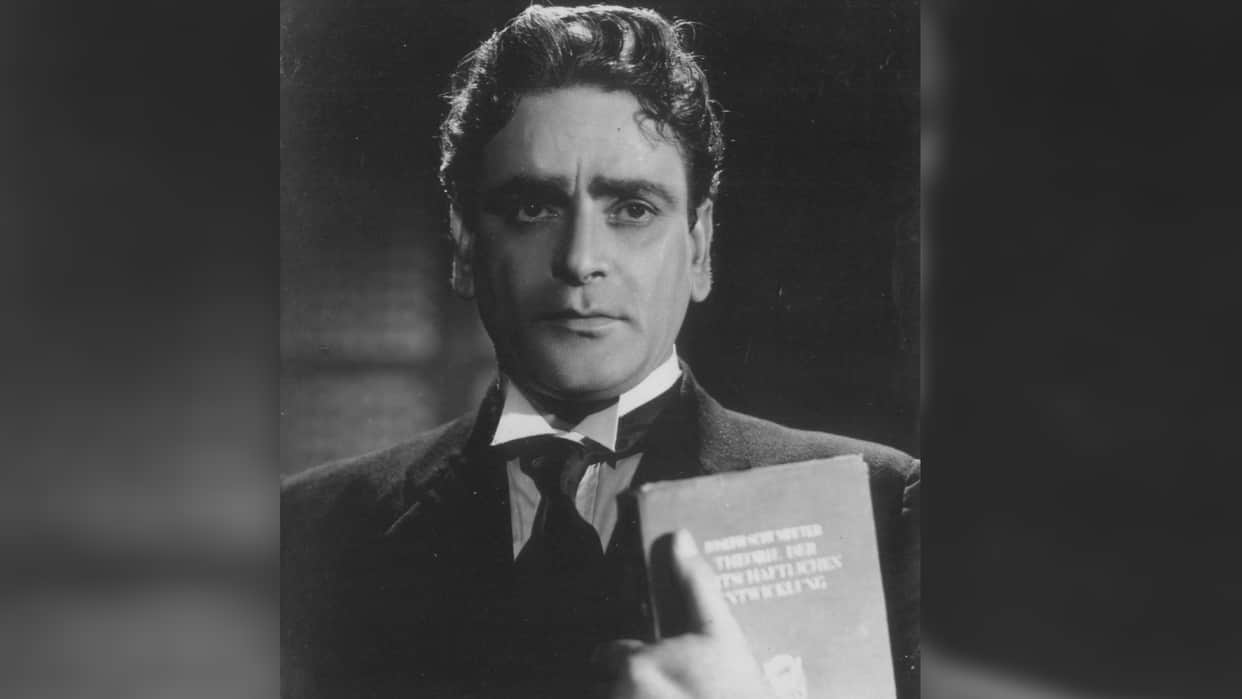 Prithviraj Kapoor Birth Anniversary interesting facts about the actor who stand with a bag outside theatre