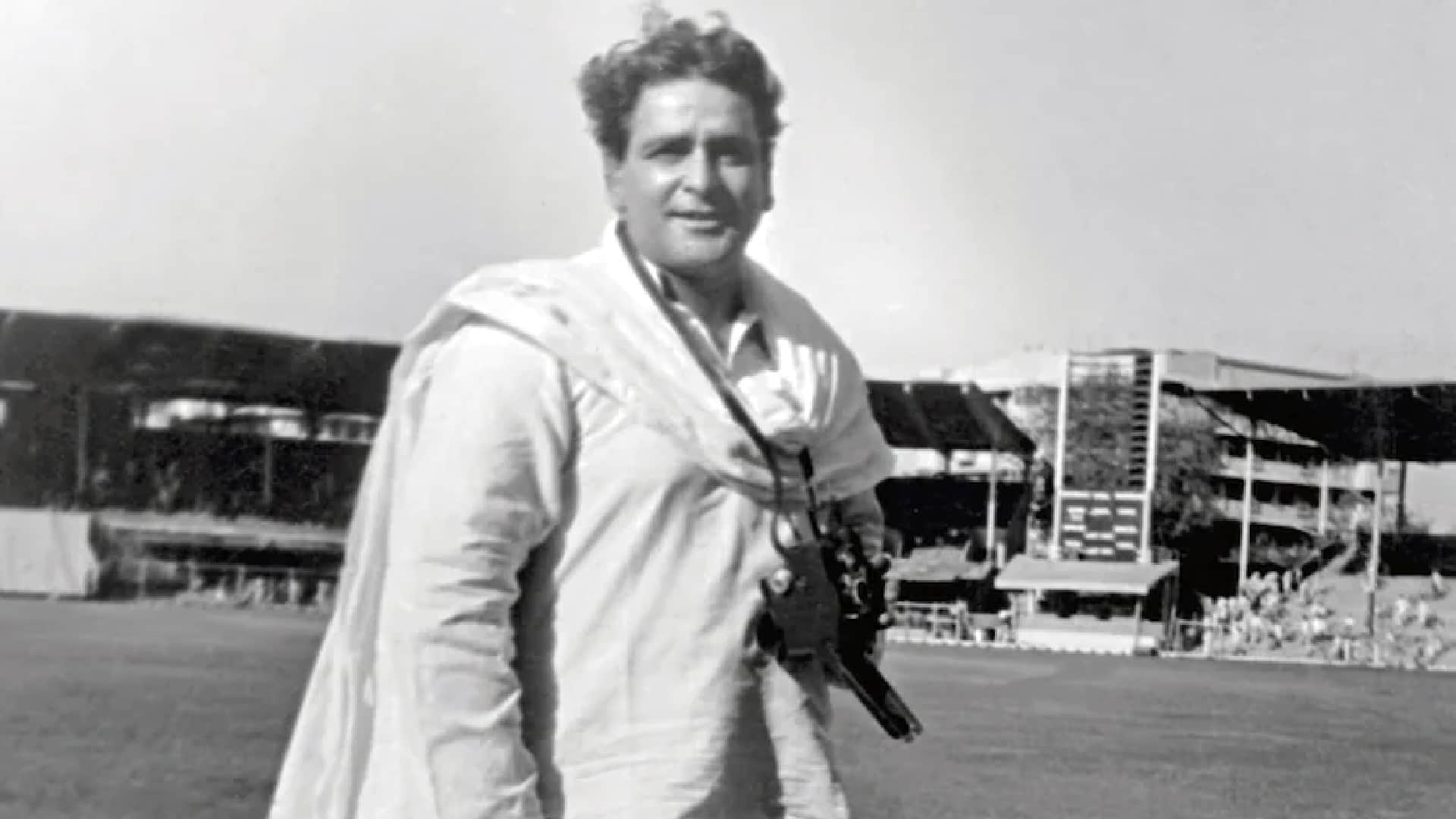 Prithviraj Kapoor Birth Anniversary interesting facts about the actor who stand with a bag outside theatre