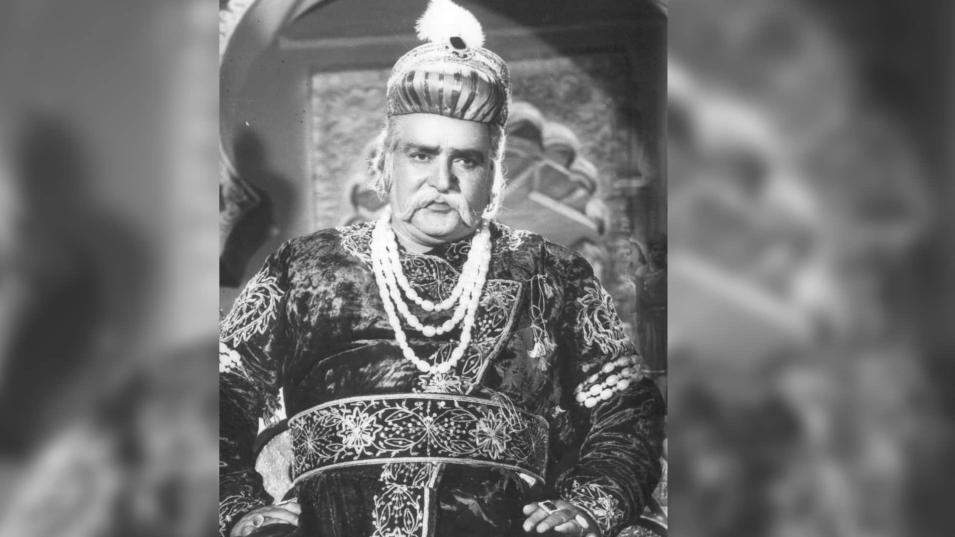 Prithviraj Kapoor Birth Anniversary interesting facts about the actor who stand with a bag outside theatre