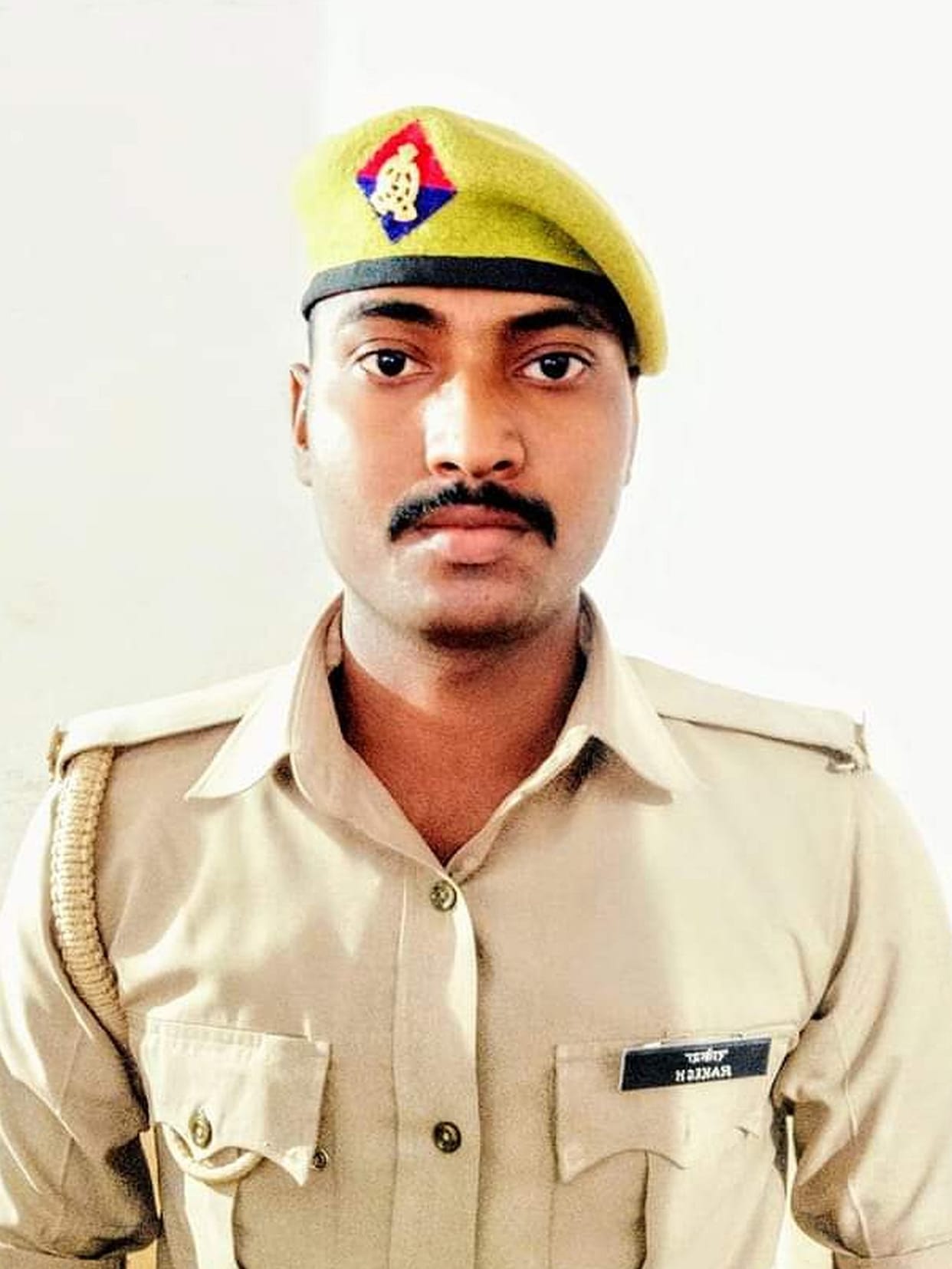 Injured soldier dies in carbine robbery