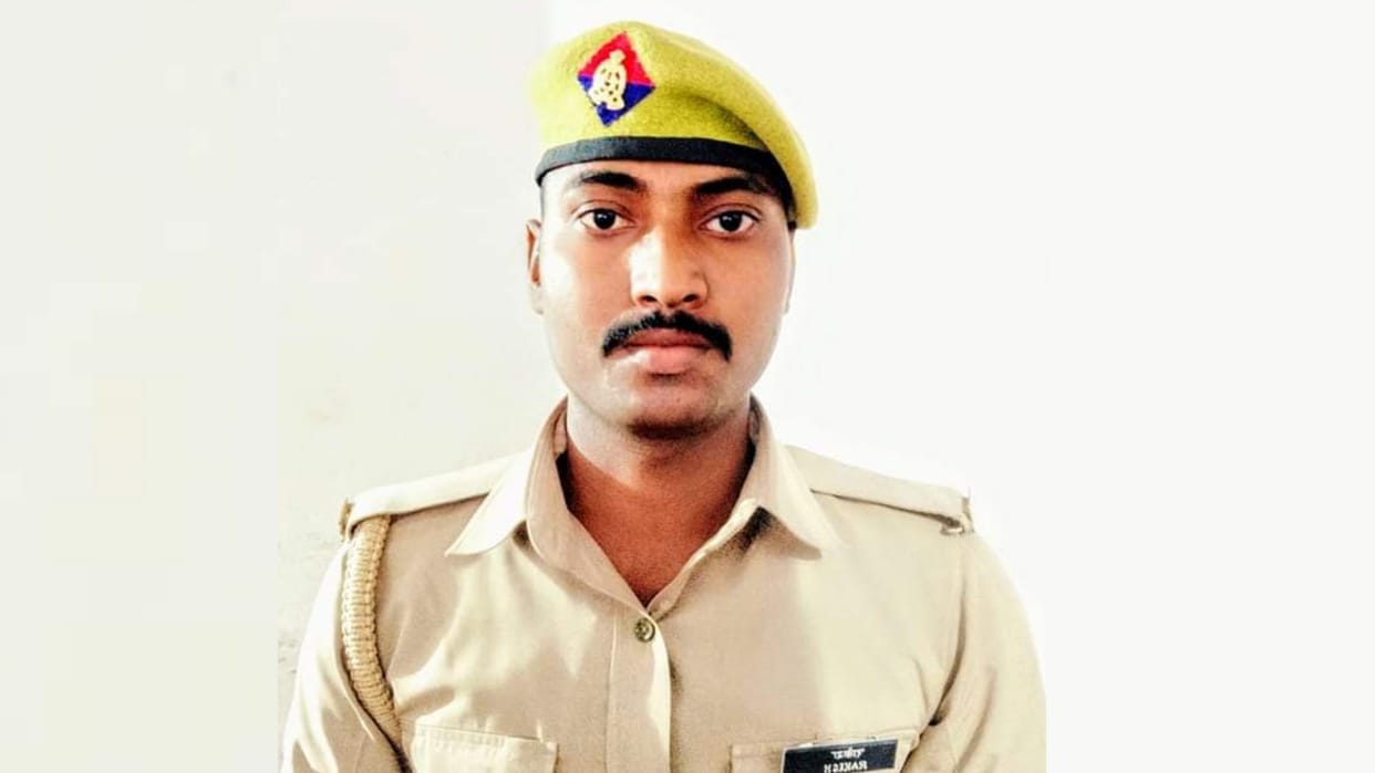 Sipahi got injured in a loot in Shramjivi Express passed away.