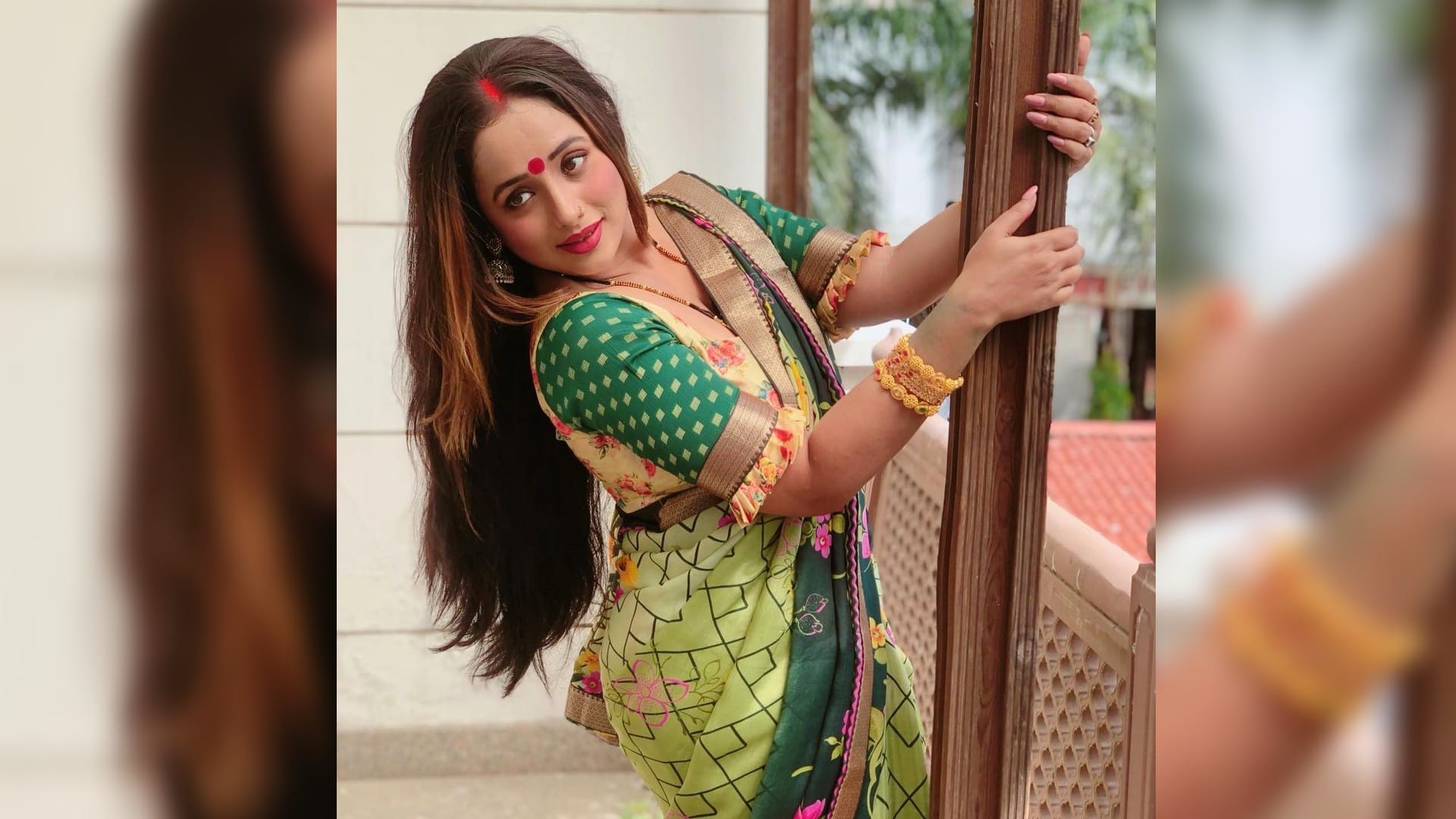 Bhojpuri queen Rani Chatterjee making roti on the set of her film fans calls her sarvagun sampanna
