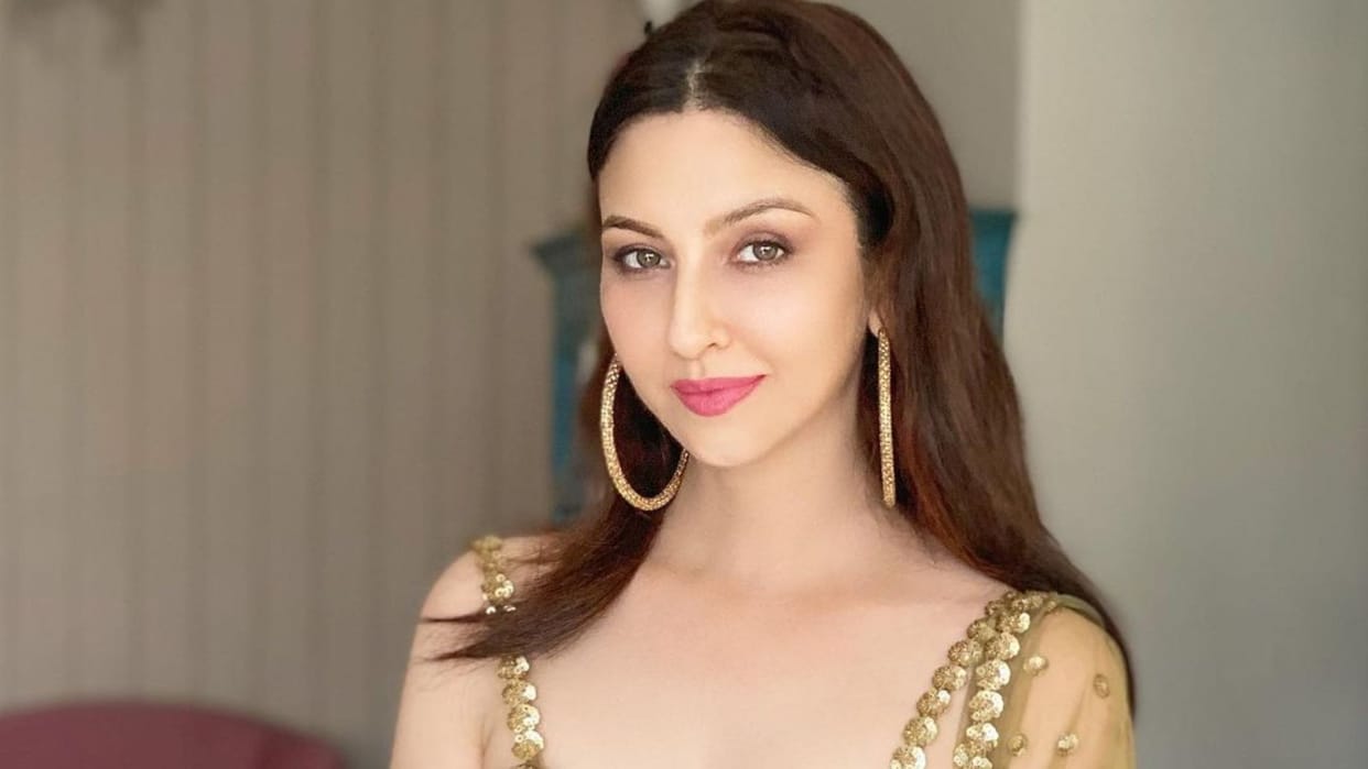 saumya tandon birthday know unknown facts about bhabiji ghar par hain actress