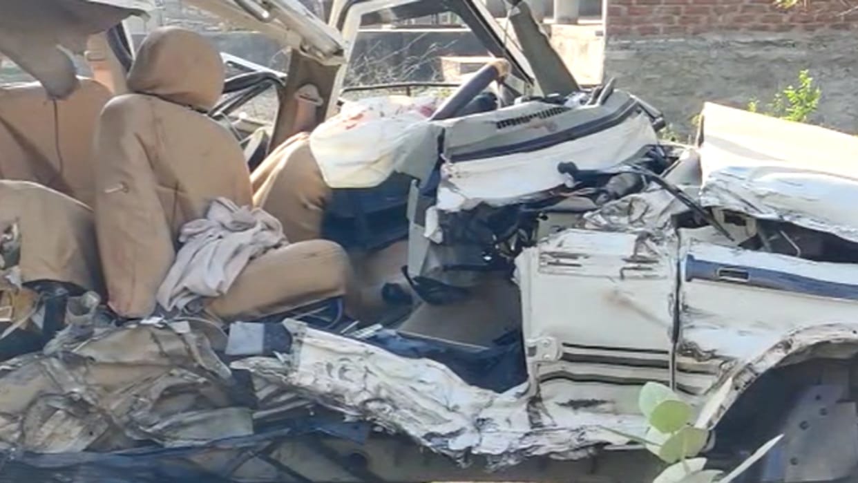 A horrific road accident in Morena, truck and Boler collided five died on the spot three serious