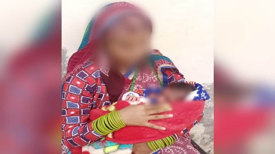 husband took the pregnant wife out of the house victim file complaint in police station agra