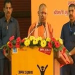 समारोह को संबोधित करते मुख्यमंत्री योगी आदित्यनाथ।