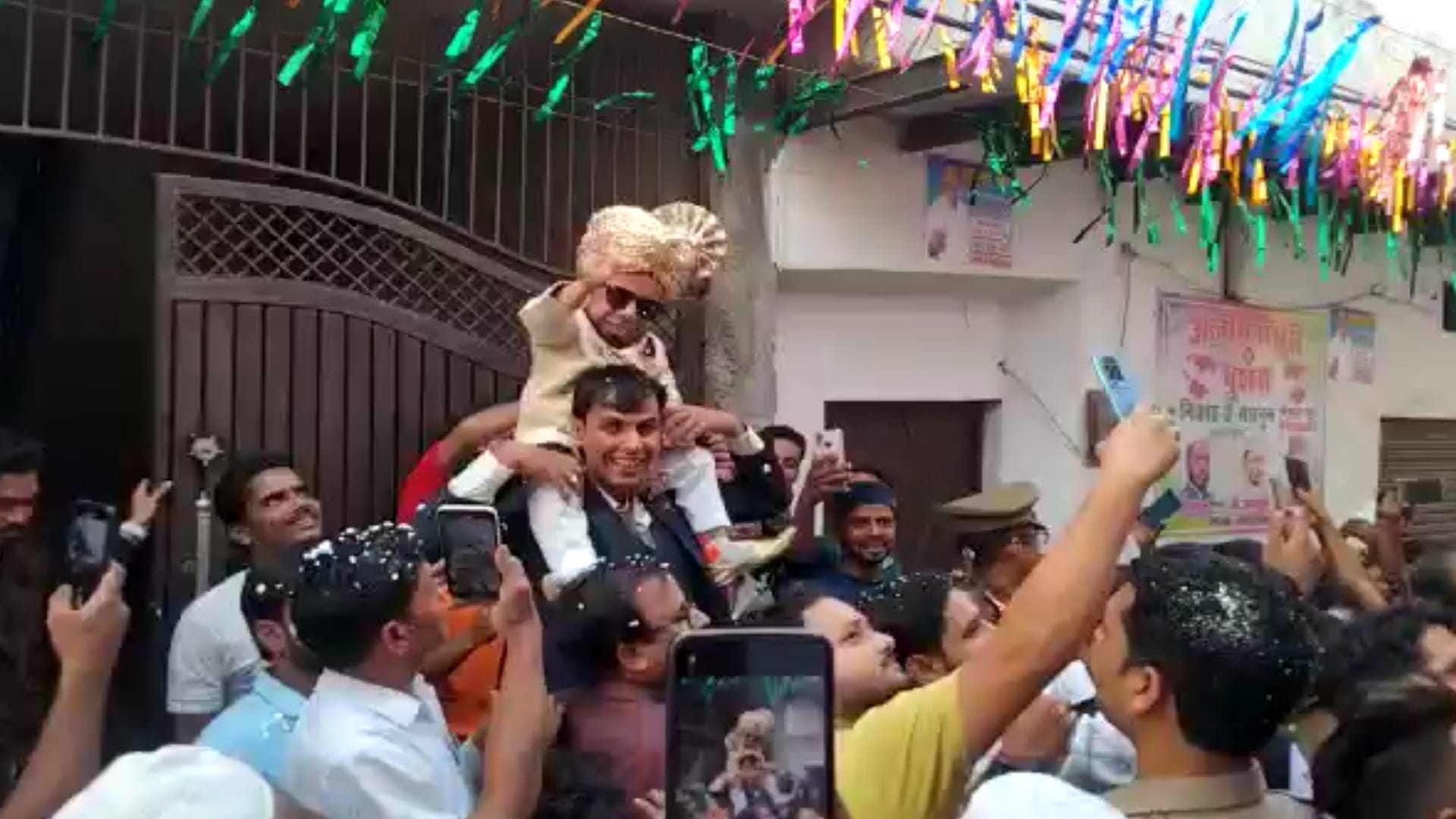 bride and groom were brought up to the stage by lifting them in their lap, brought fame to Azim and Bushra