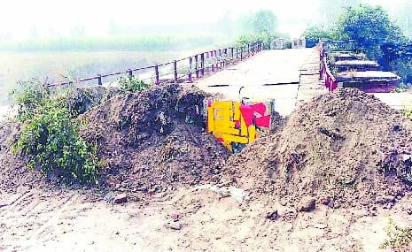 The exit on Bhainsi bridge is now completely closed