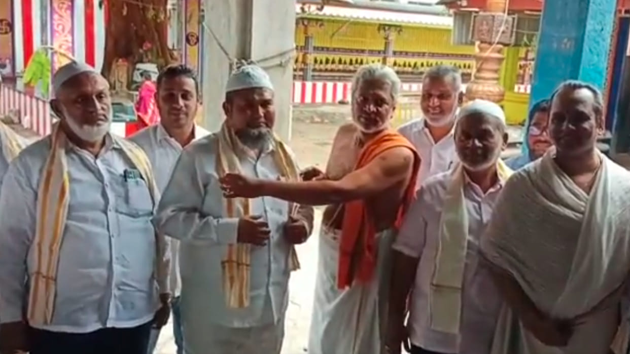 Muslim body visits Hindu temple in tamil nadu stresses on communal harmony