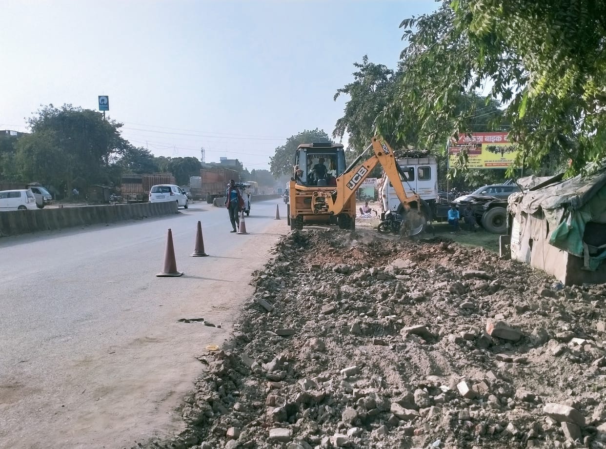 Leveling started for six lanes, removing encroachment