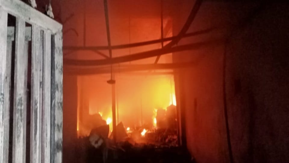 Uttarkashi News: Fierce fire broke out in about a dozen houses in Har Ki Doon Valley