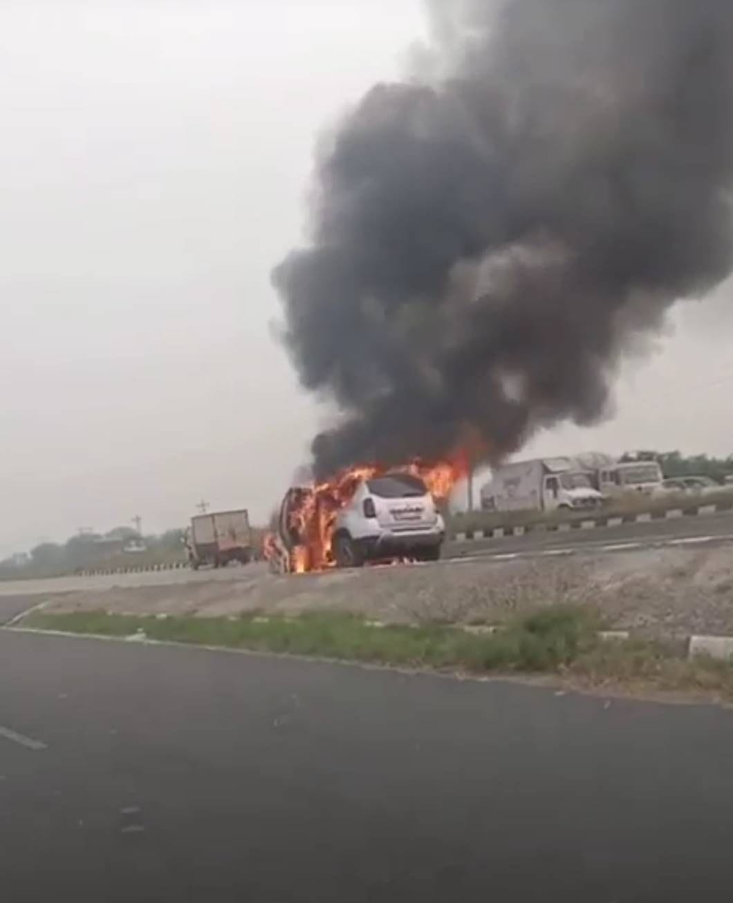 Car catches fire on forelane, burnt to death