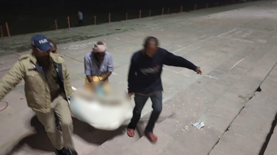 Rishikesh News: Delhi tourists dead body Found near triveni ghat
