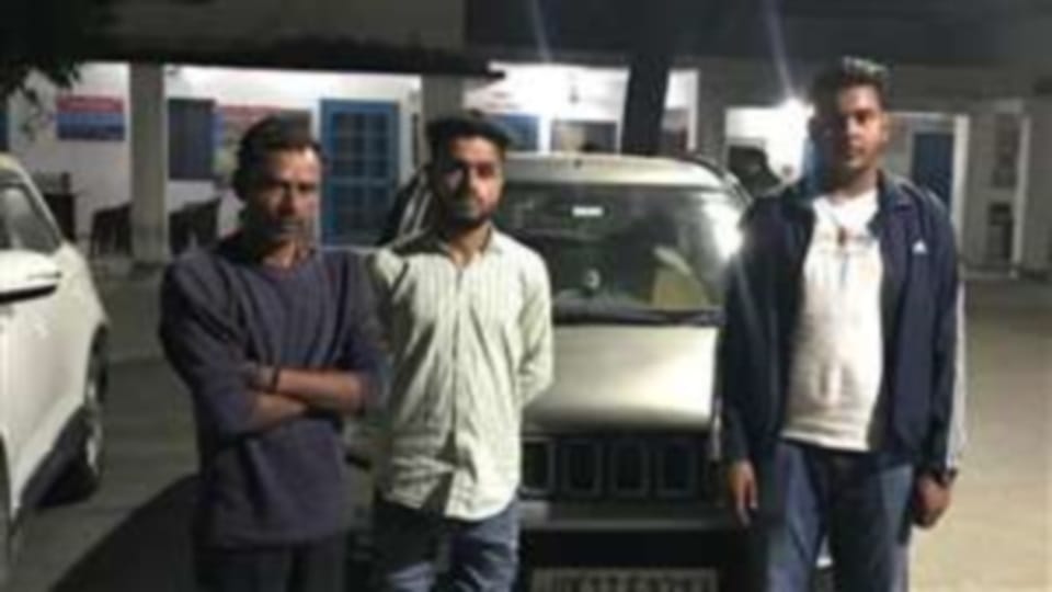 Roorkee News: Three youth Arrested for celebrate birthday in running car on road and fireworks on roof