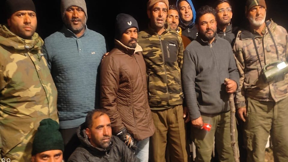 Three tourists from Hyderabad were stranded for hours, police rescued Gulmarg