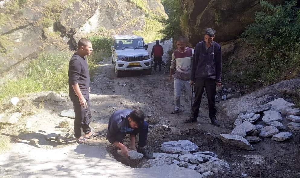 The youth made the road suitable for movement by filling potholes