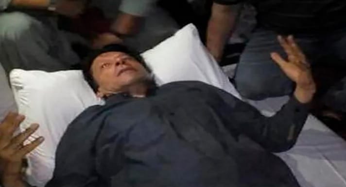 Imran Khan Attacked Live Updates EX-PAK PM Injured during Haqeeqi Azadi Long March Islamabad News in Hindi