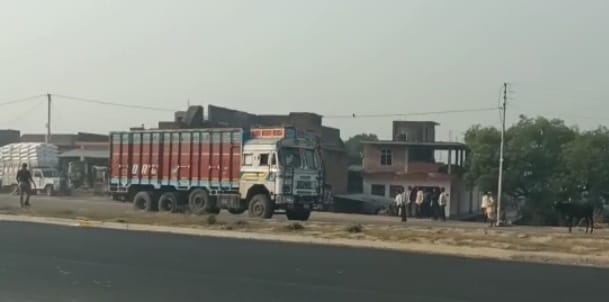 Animal smugglers collided with truck in COs jeep in Fatehpur
