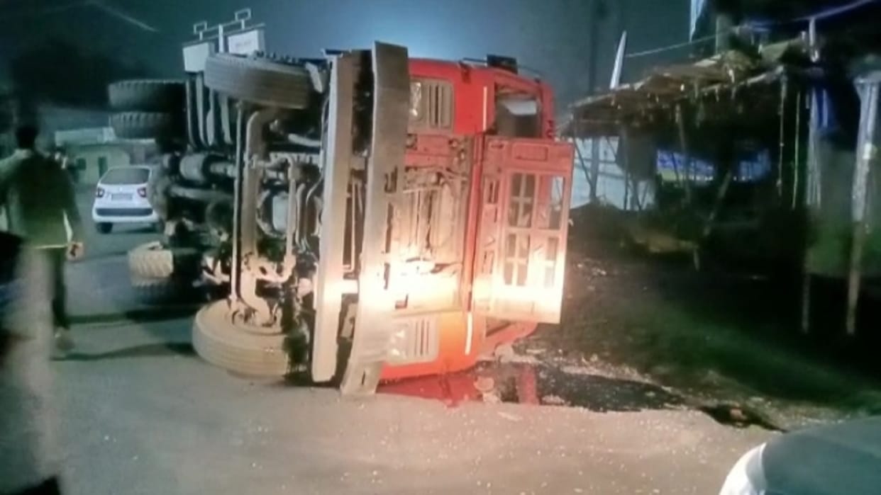Korba: Speeding truck overturned uncontrollably on road