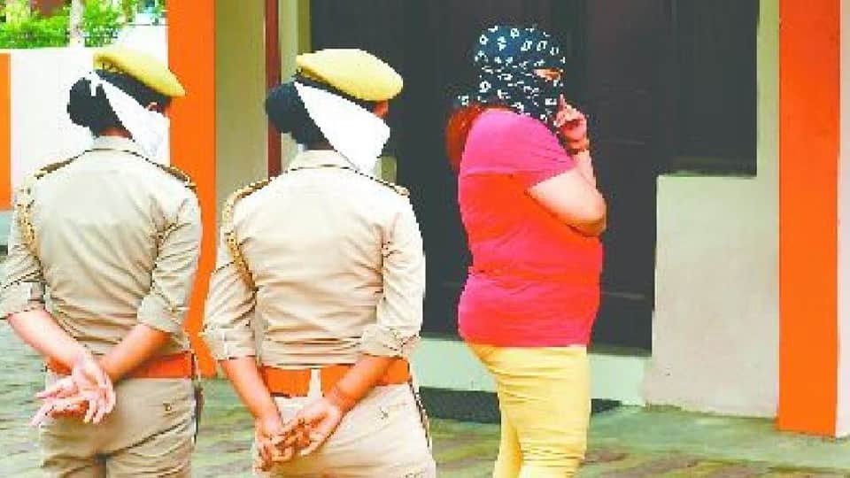 Police filed chargesheet in court against the lady gang leader of prostitution in Agra