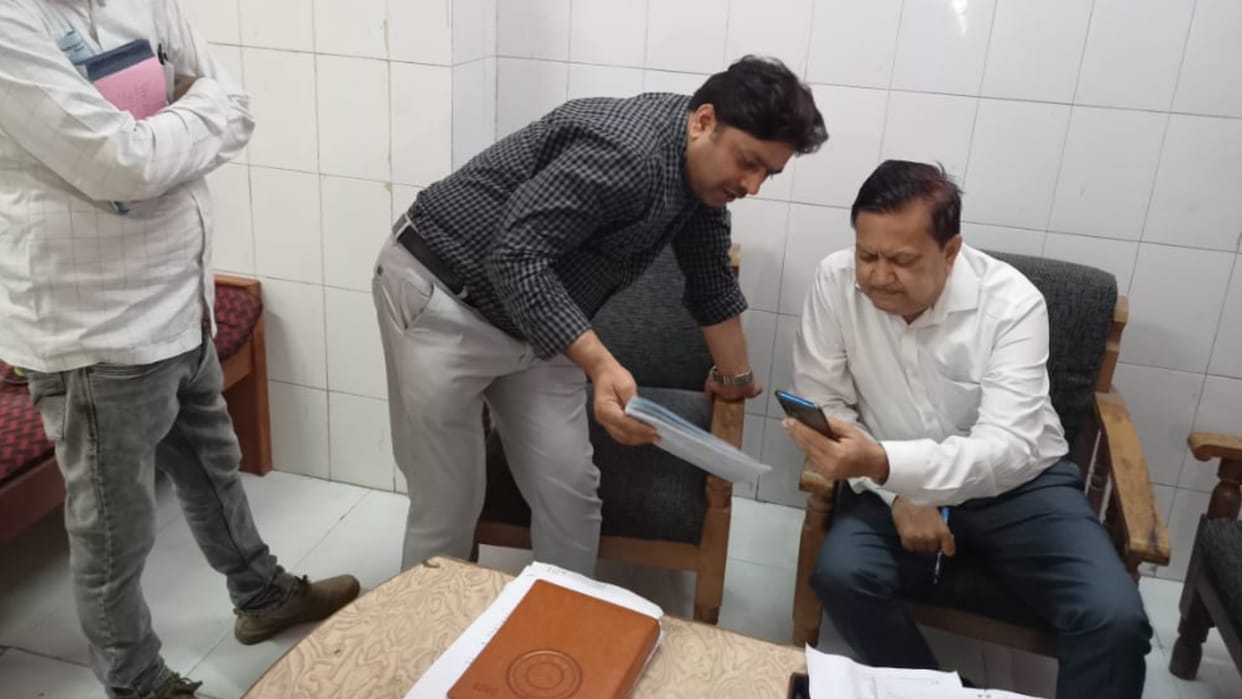 Inhumanity in emergency of district hospital service of six personnel terminated