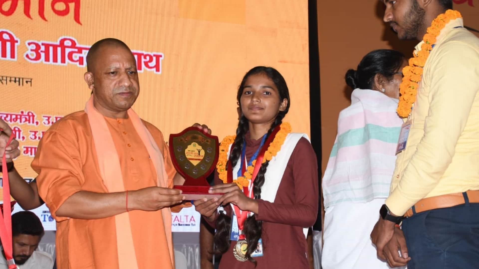 Pics of Medhavi Chhatra Samman 2022.