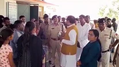 Minister of State Ramkhelawan Patel arrives to meet BJP leader lodged in Satna Central Jail