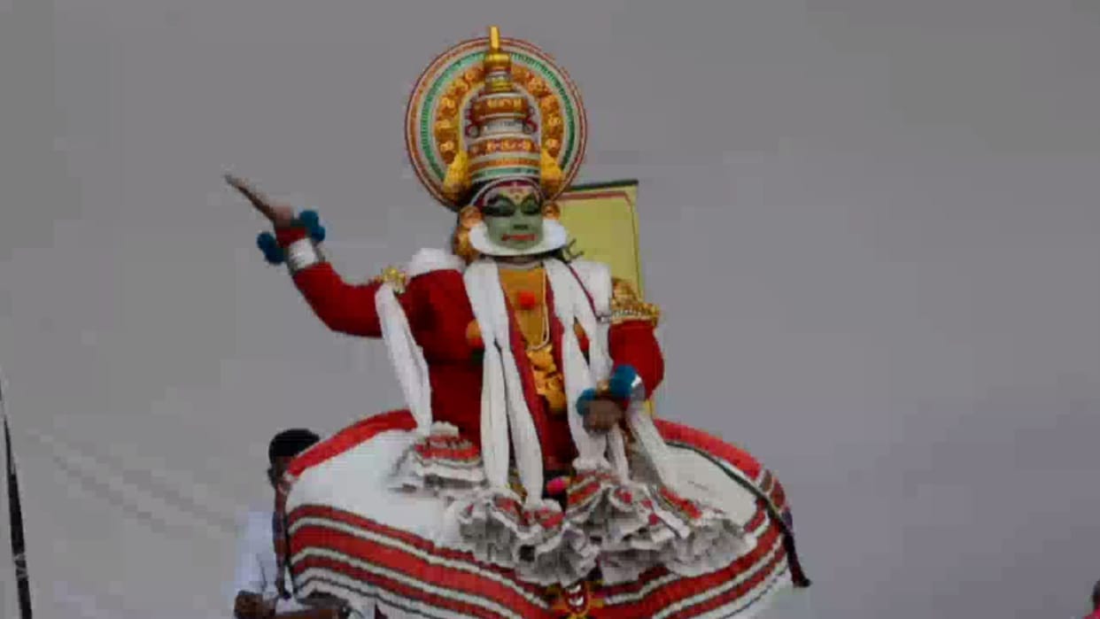 Muzaffarnagar: Viewers were mesmerized by Kathakali of Amaljeet in a programme and see photos