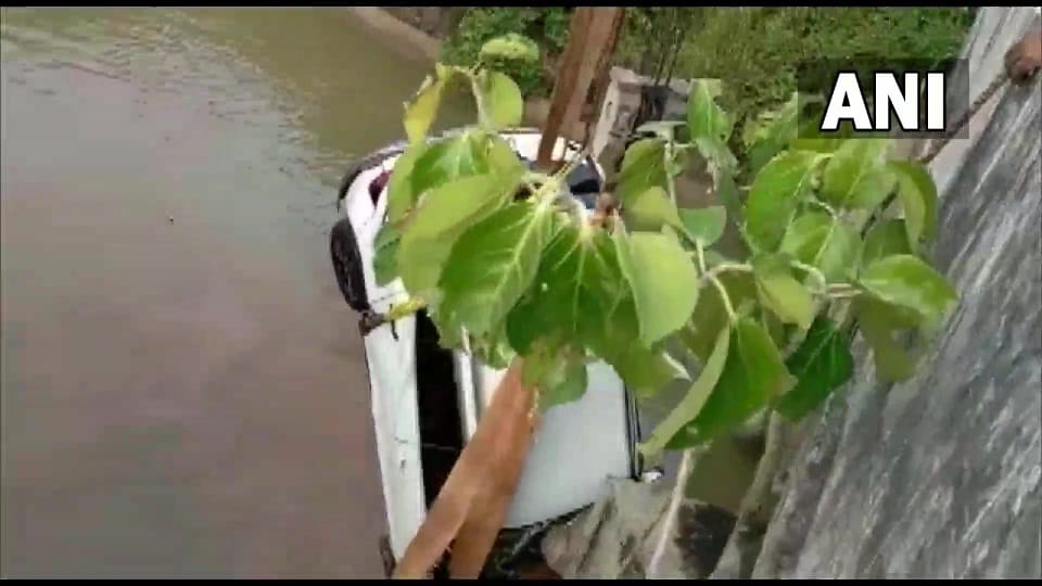 Car of Karnataka BJP MLA kin with decomposed body retrieved from canal