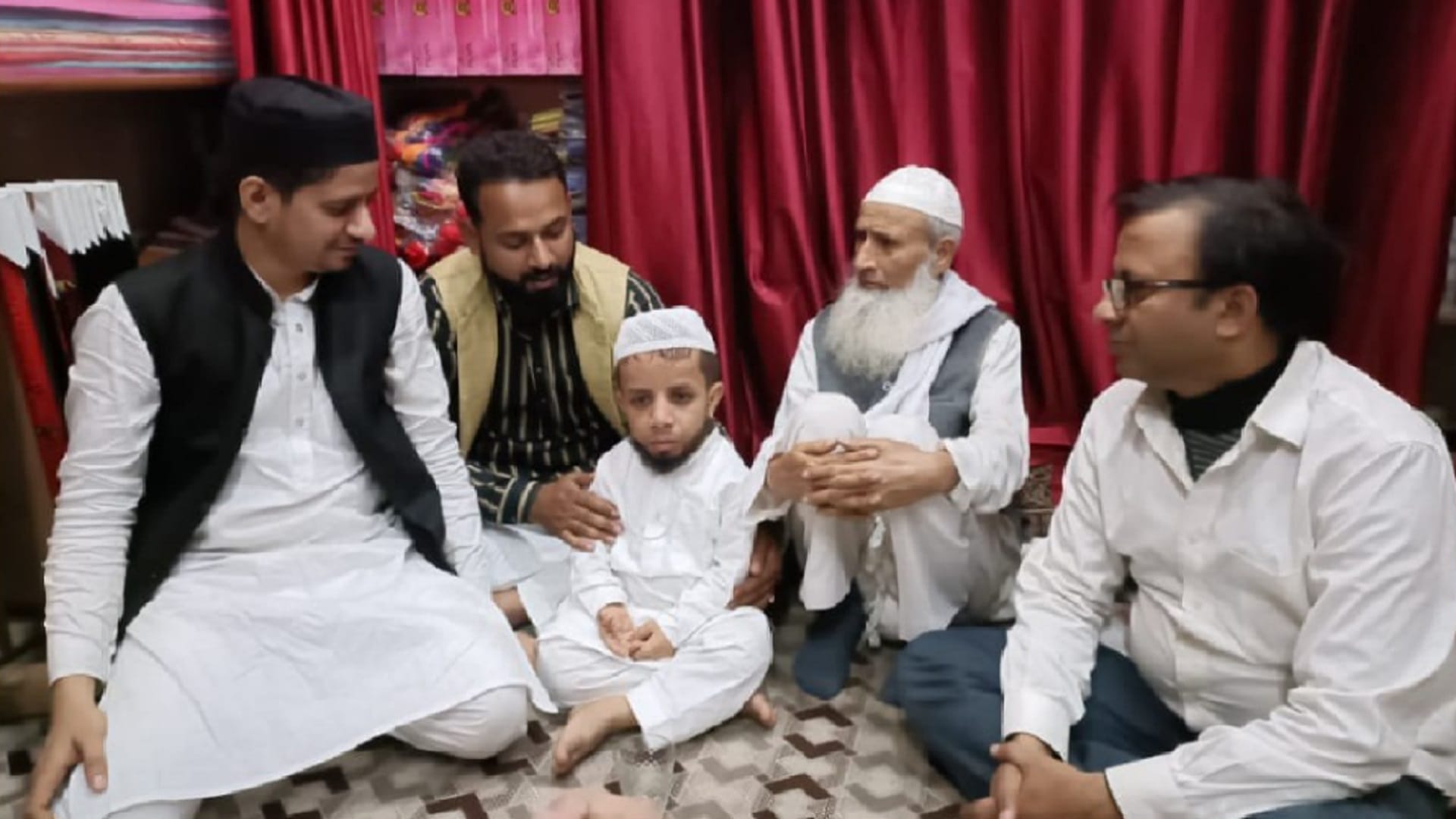 Shamli Kairana: Azim Mansoori is class II pass but wife Bushra is B.Com pass and see pics of marriage