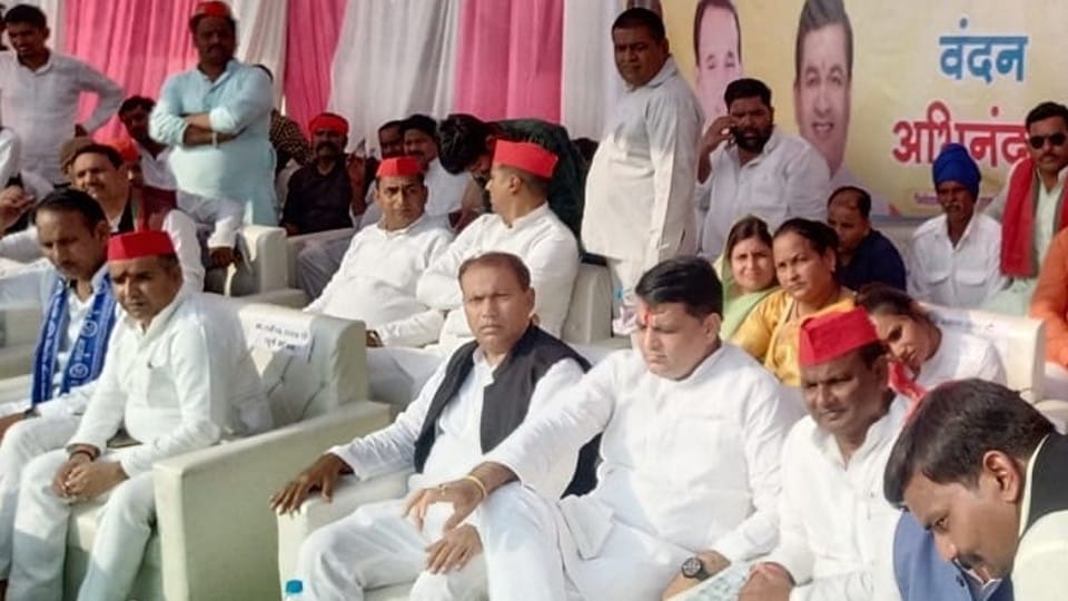 प्रीतम लोधी का अनशन तुड़वाने मप्र पहुंचे थे सपा के कई नेता।