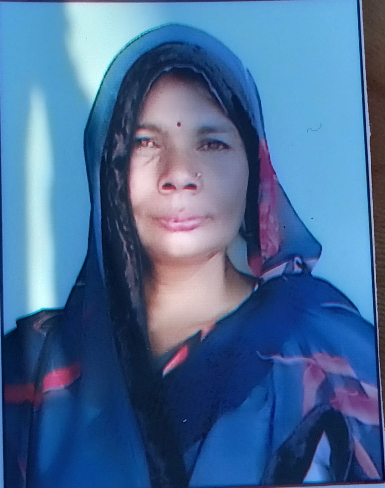 High tension wire fell on a woman carrying a bundle of grass, death