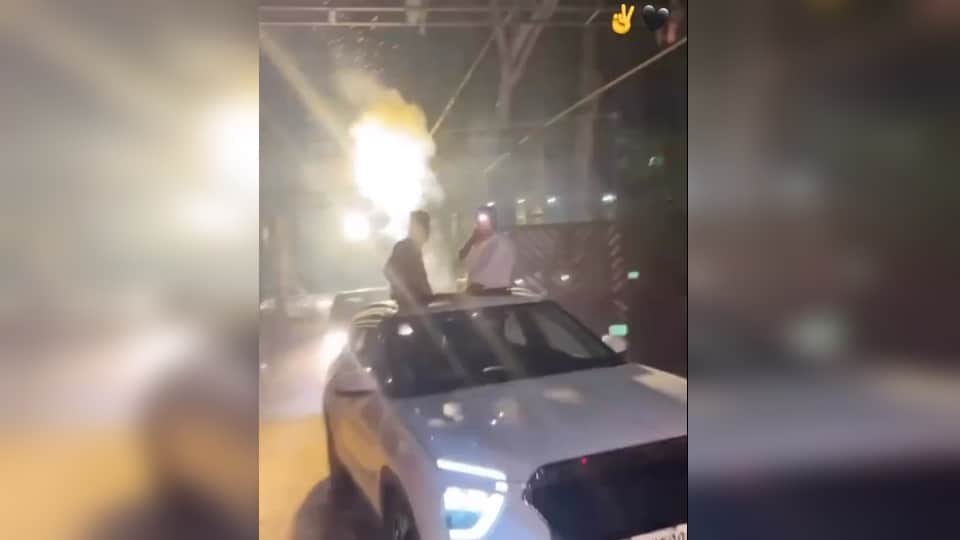 Roorkee News: Three youth Arrested for celebrate birthday in running car on road and fireworks on roof