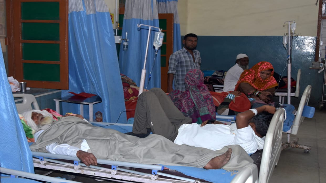 Saharanpur Sanitation system in district hospital has collapsed treatment of two patients on one bed