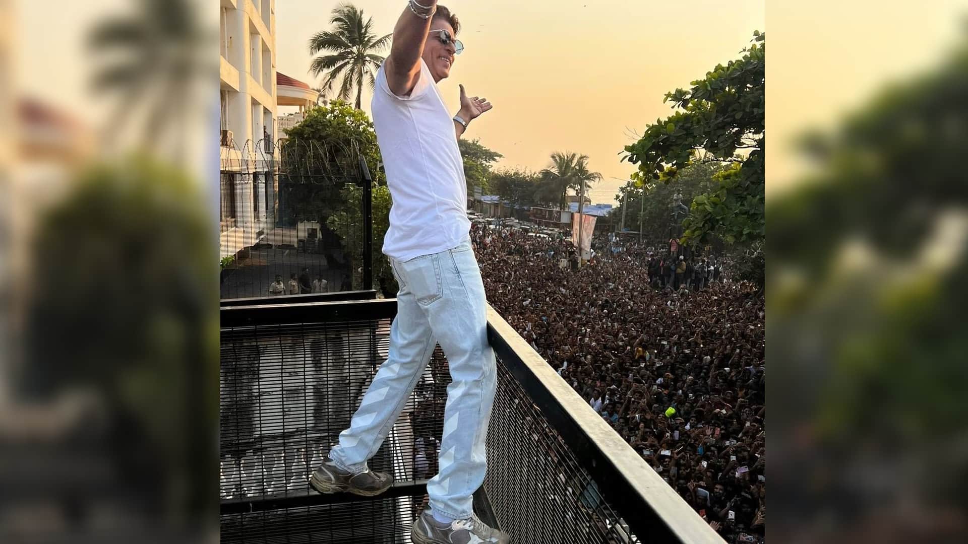 Shah Rukh Khan showcases some dance moves on his popular song Chal Chaiyya Chaiyya in his birthday