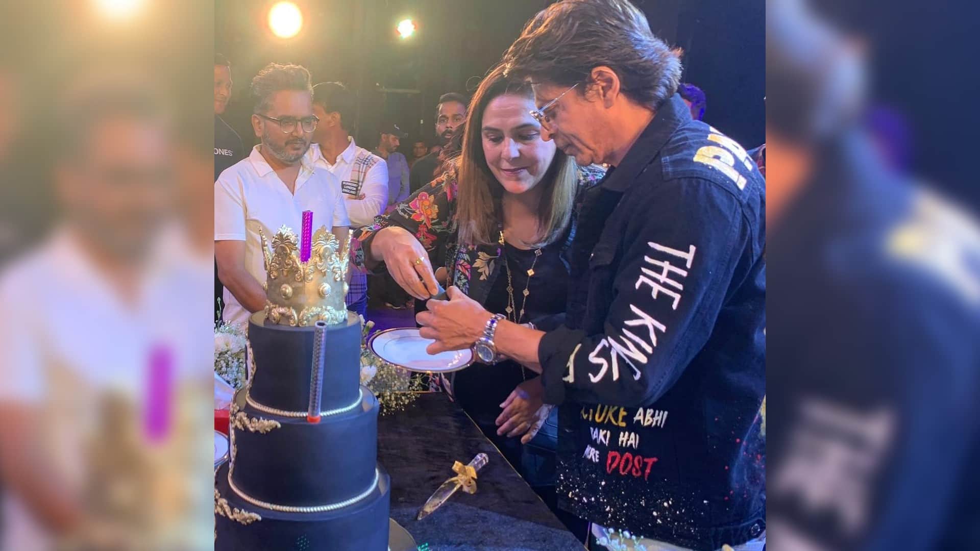 Shah Rukh Khan showcases some dance moves on his popular song Chal Chaiyya Chaiyya in his birthday