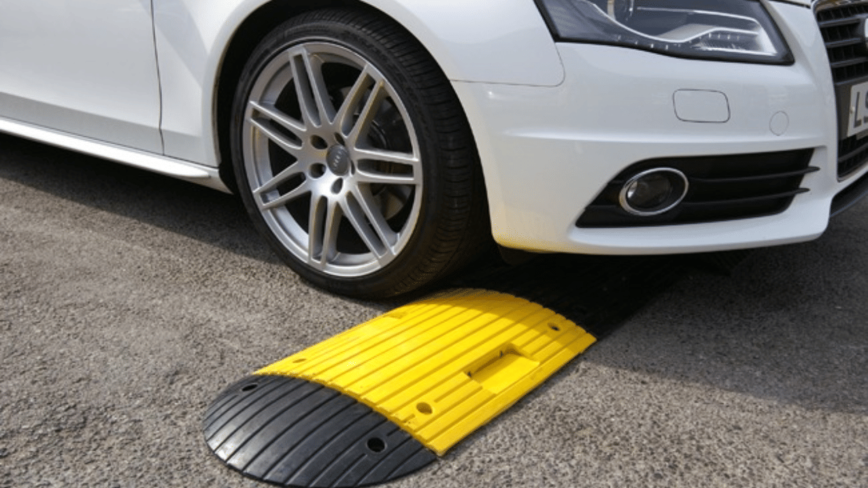 Your car also hits the speed breaker, do these three things, the ground clearance will increase