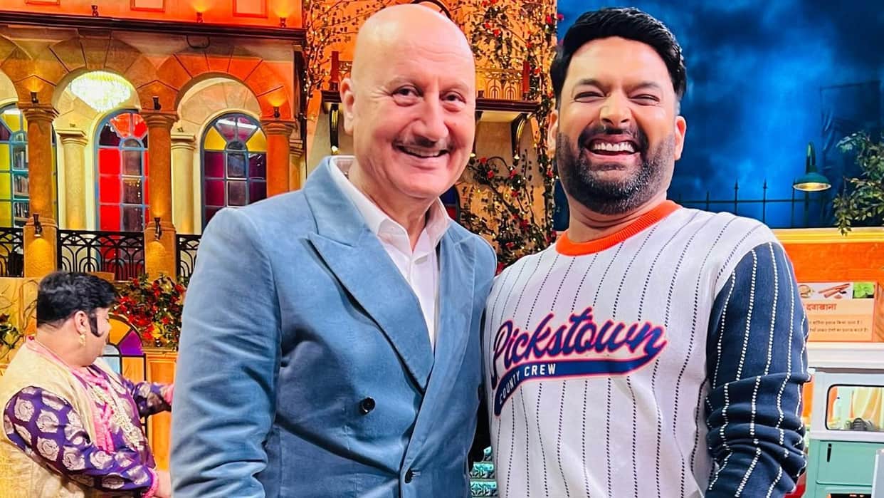 Anupam Kher troll on Social media Actor reached to promote his film Uunchai in The Kapil Sharma Show