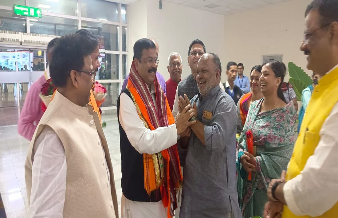 Dharmendra Pradhan Varanasi visit Education Minister will see preparation for Tamil Samagam