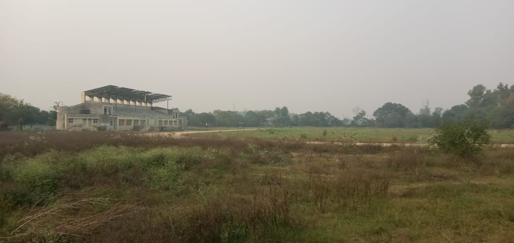 High grass has grown in the stadium, how players should practice